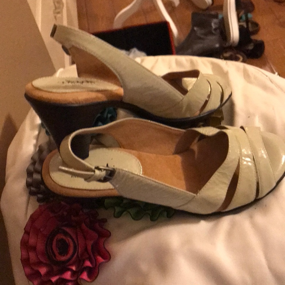 Shoes - Picture 2 of 3